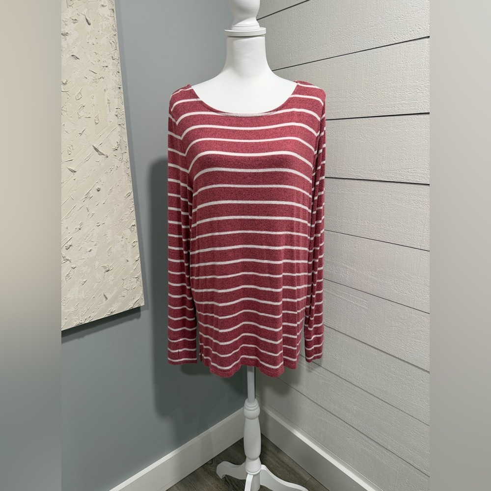 Belle by Kim Gravel Maroon and White Knit Top